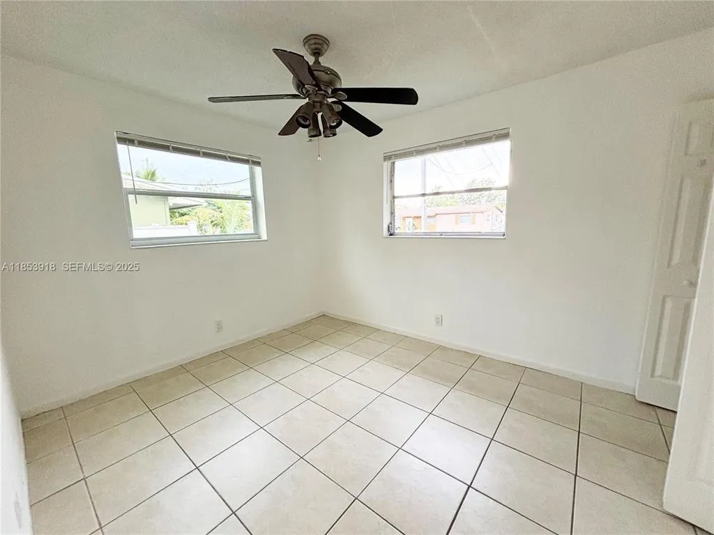 560 SW 50TH Terrace