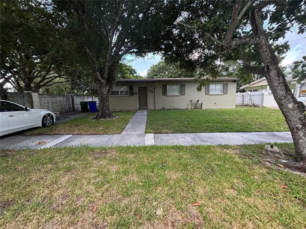 560 SW 50TH Terrace