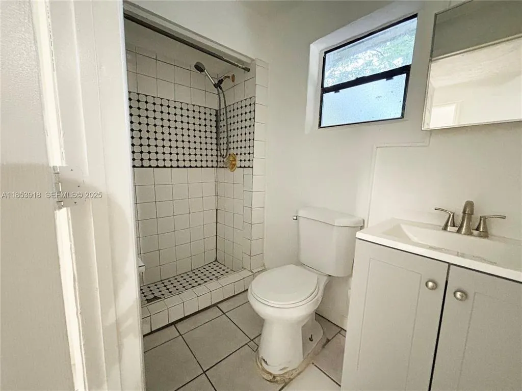 560 SW 50TH Terrace