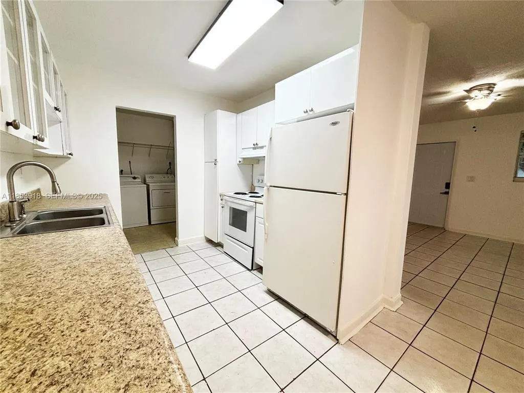 560 SW 50TH Terrace