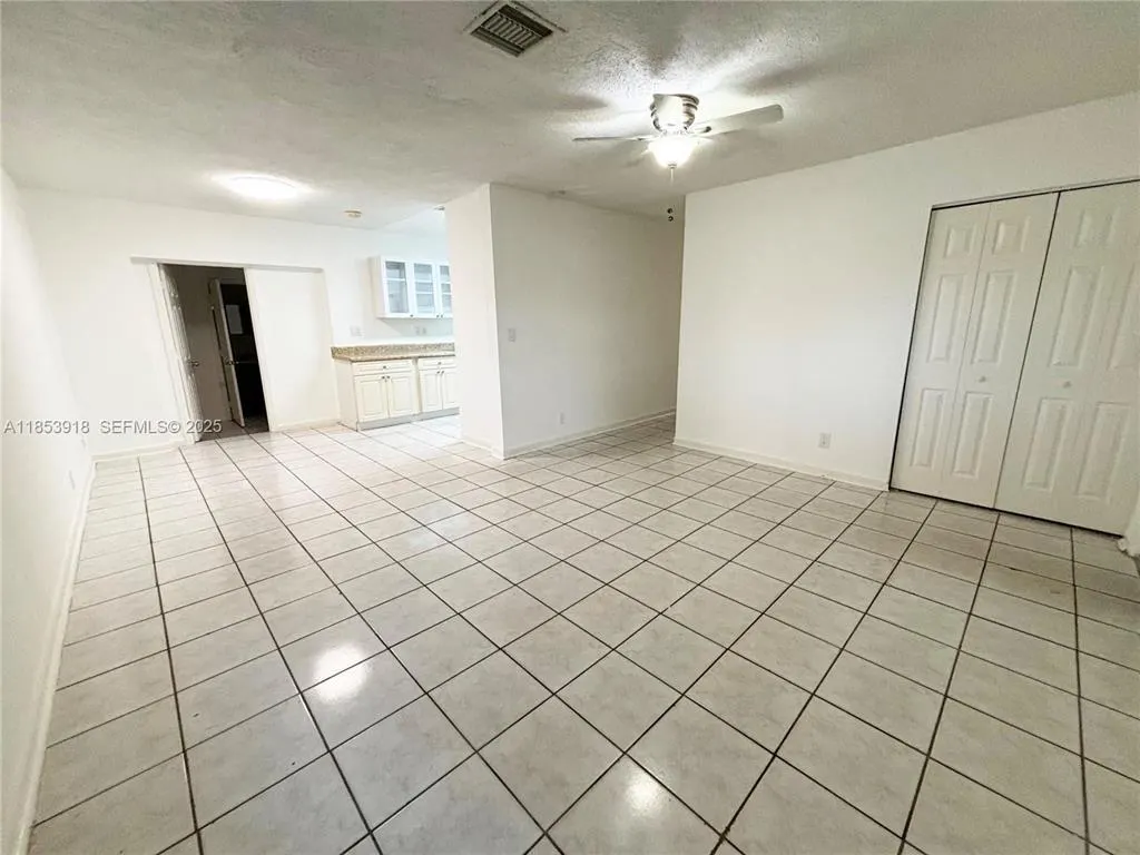 560 SW 50TH Terrace