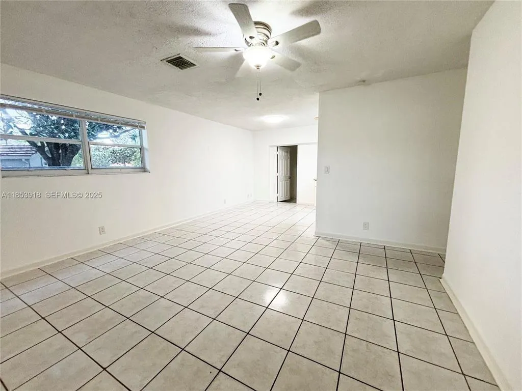 560 SW 50TH Terrace