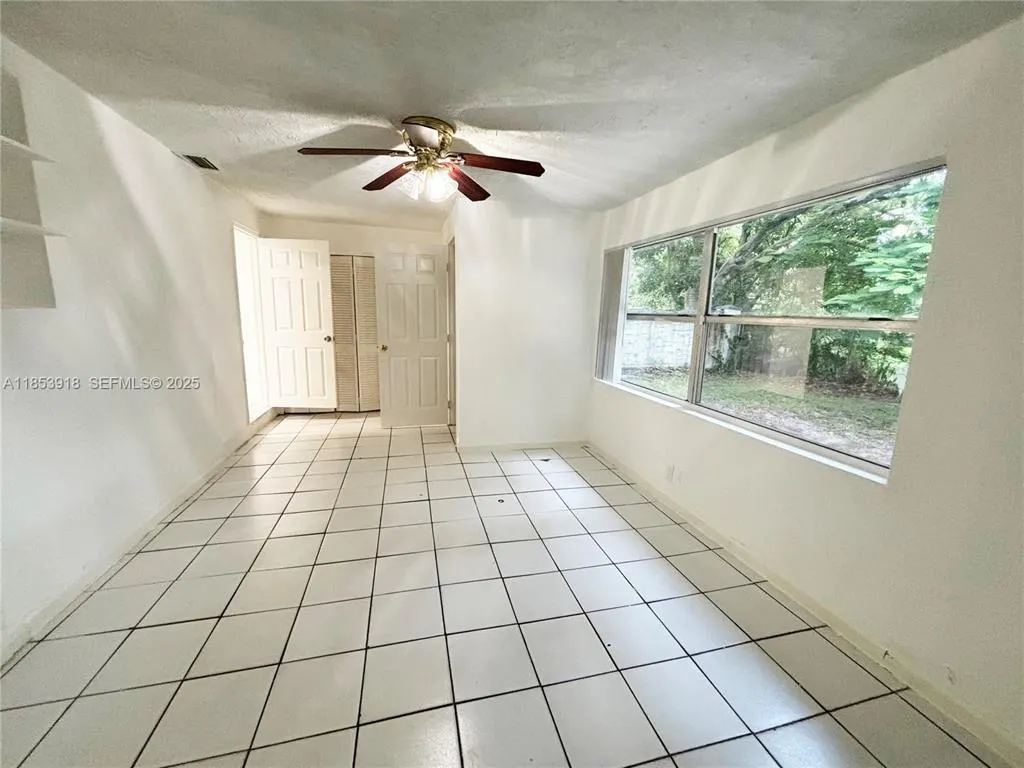 560 SW 50TH Terrace