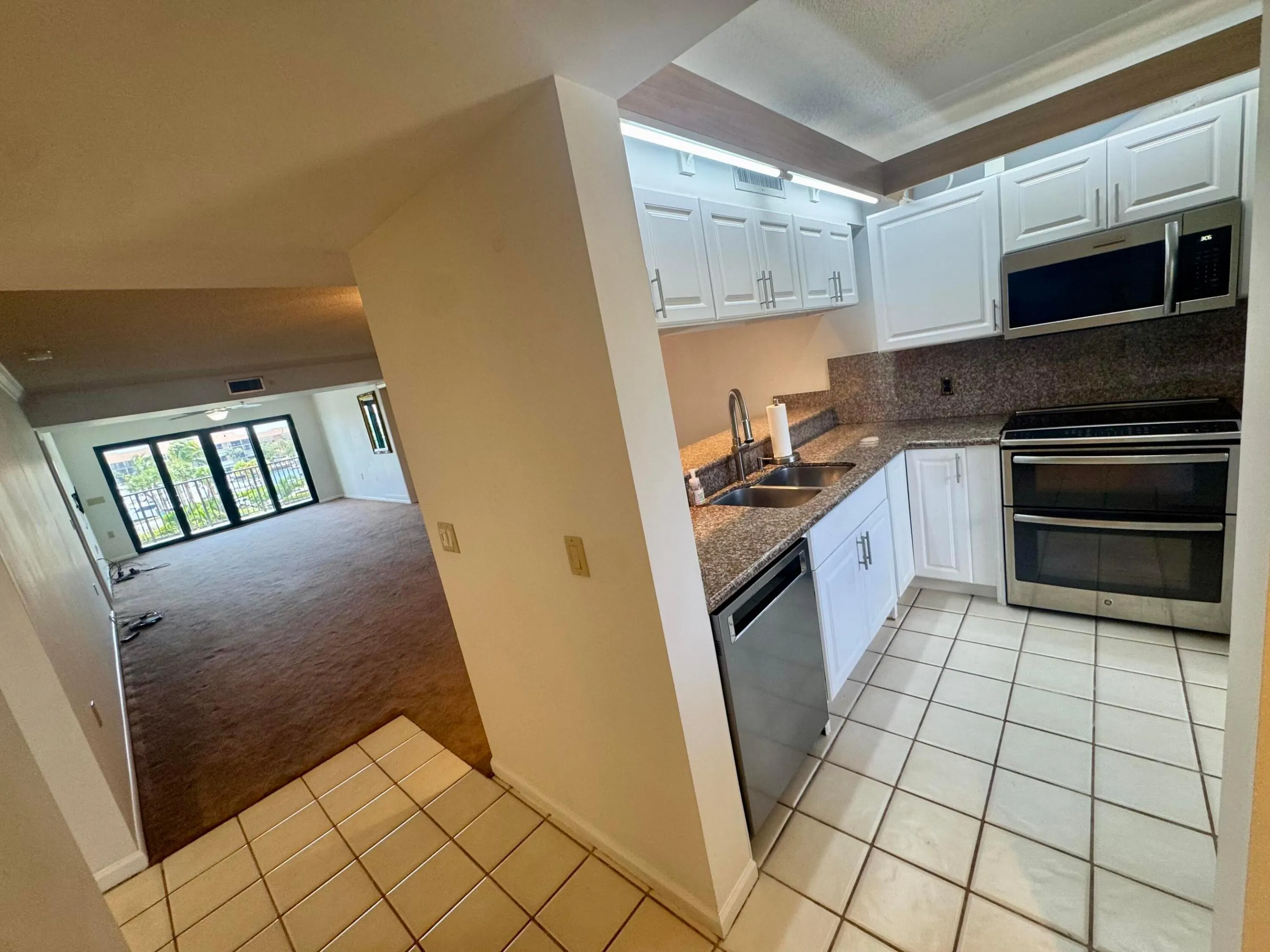 601 SEAFARER Circle #405
