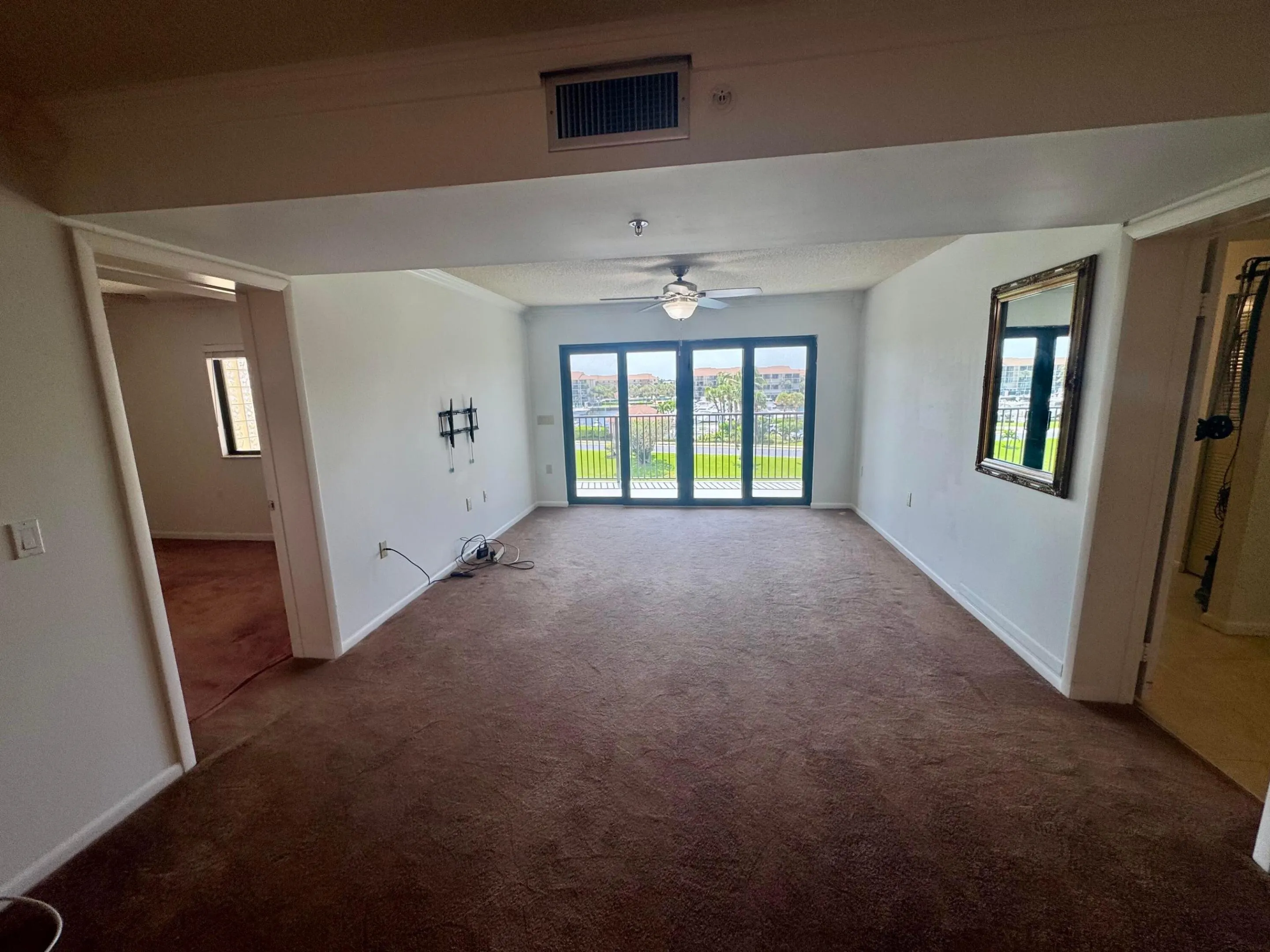 601 SEAFARER Circle #405