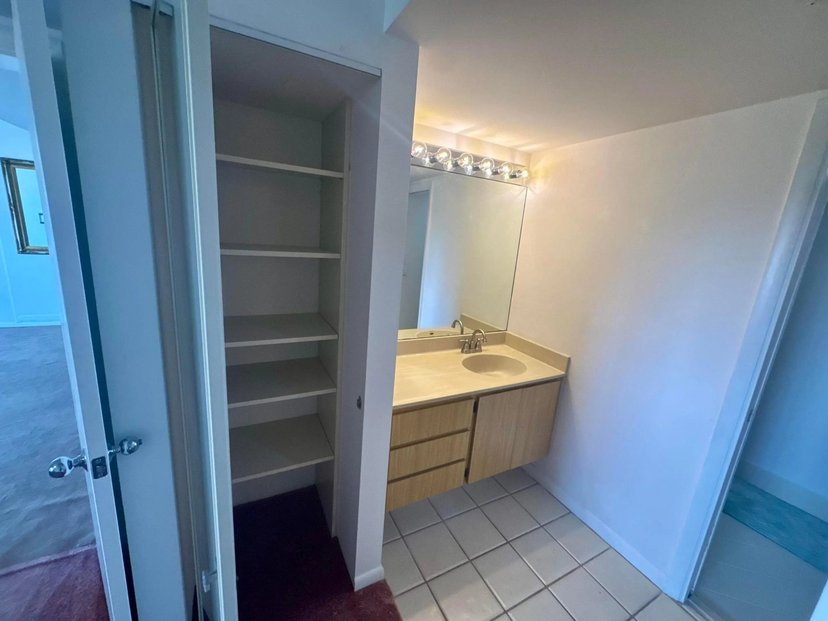 601 SEAFARER Circle #405