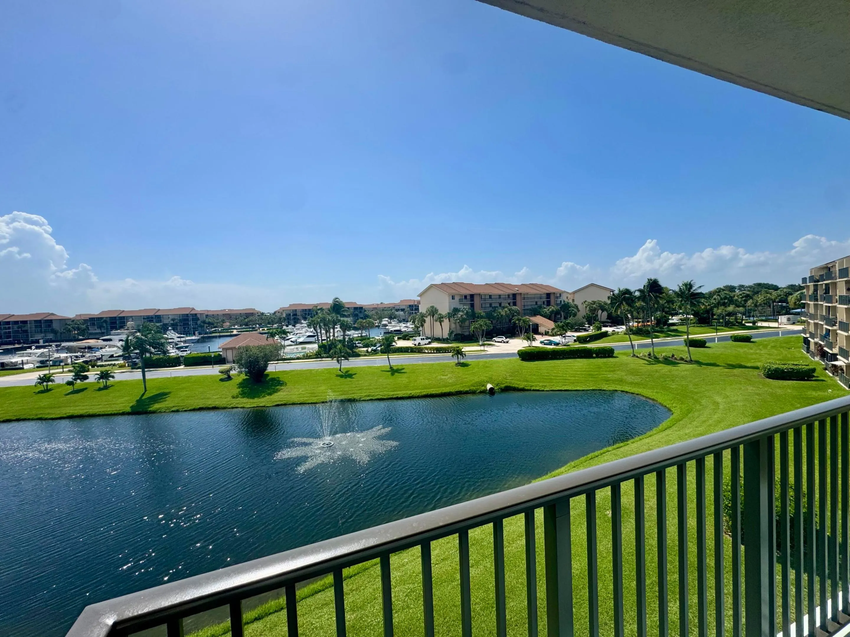 601 SEAFARER Circle #405
