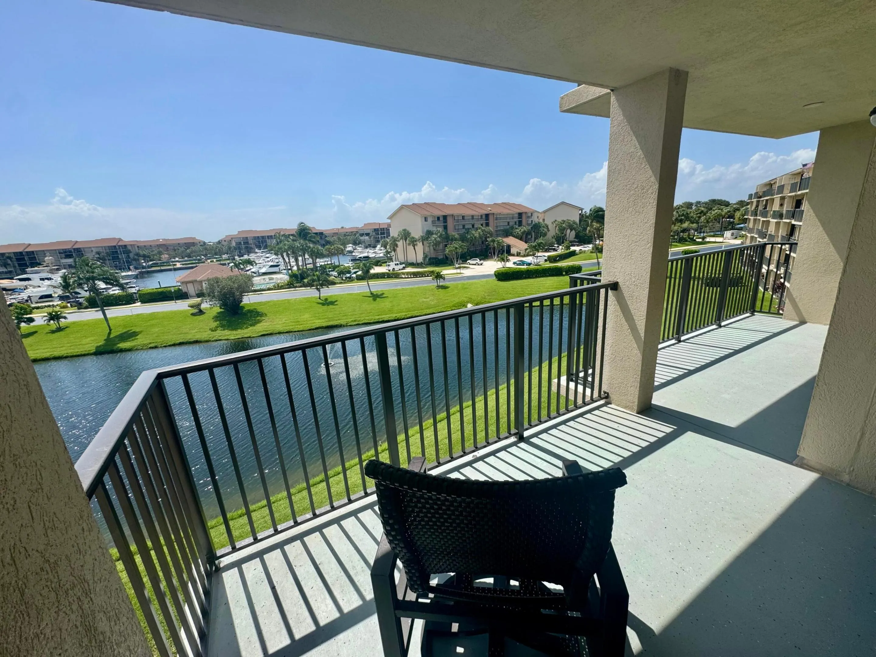 601 SEAFARER Circle #405