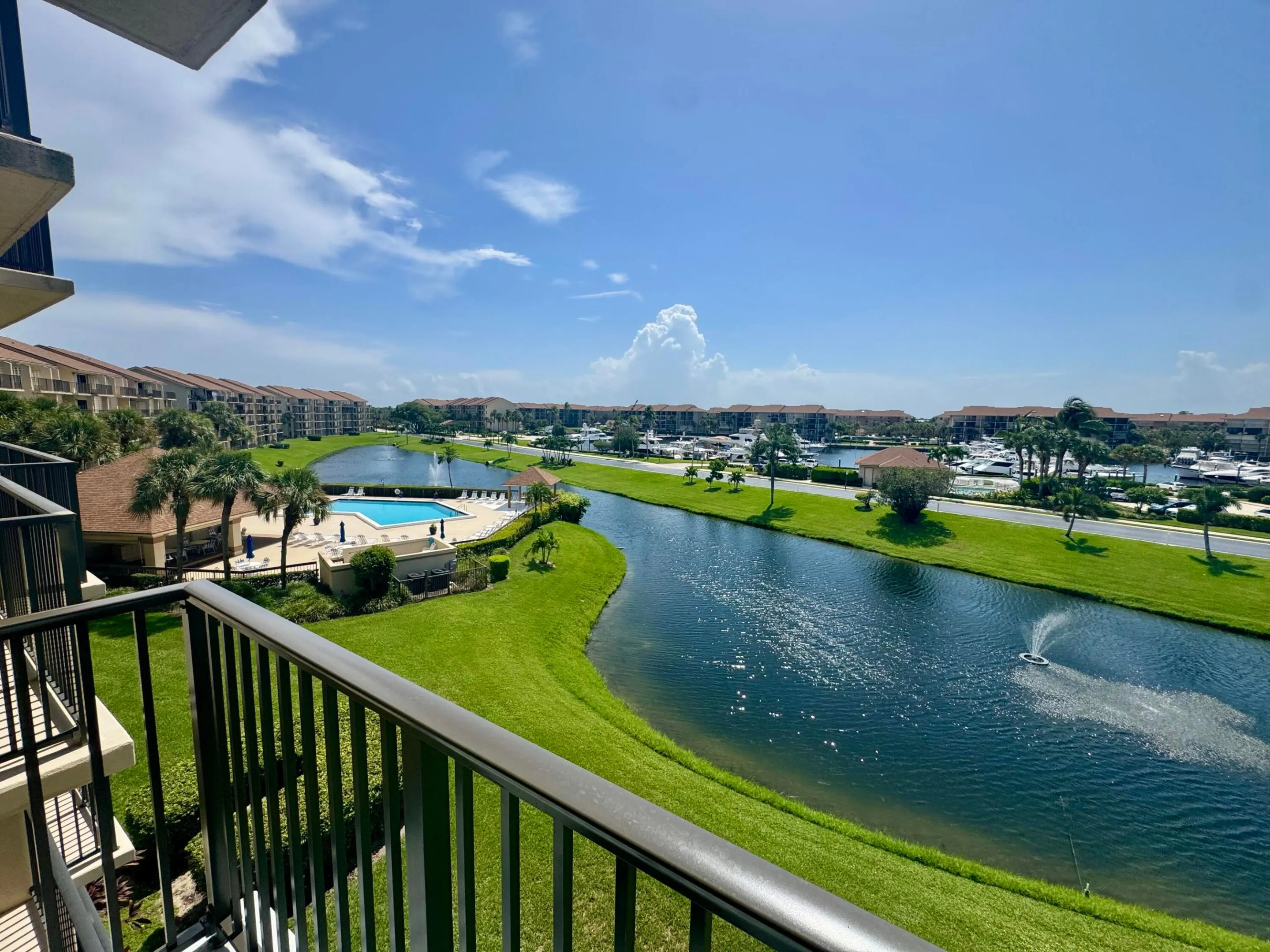 601 SEAFARER Circle #405