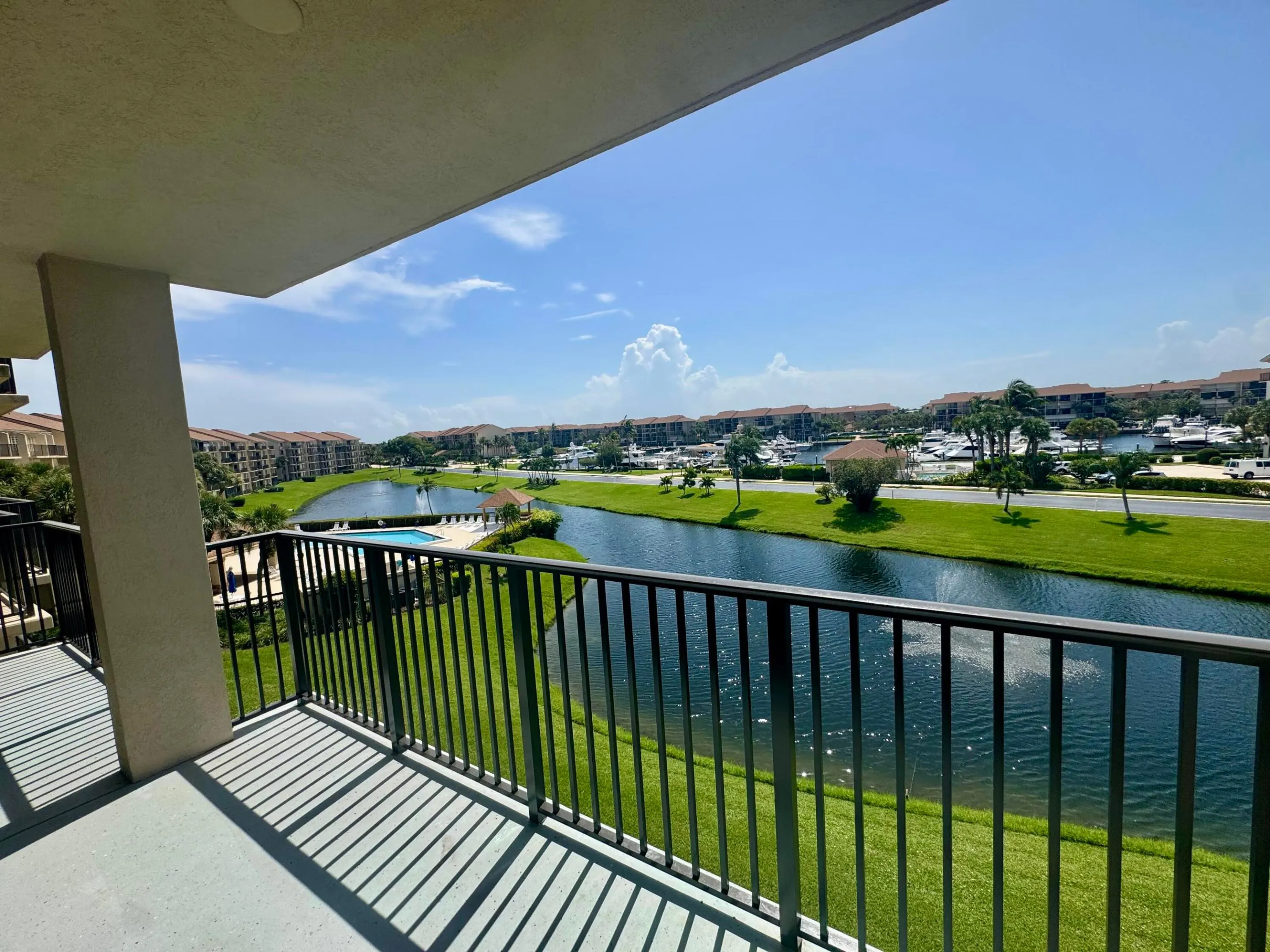 601 SEAFARER Circle #405