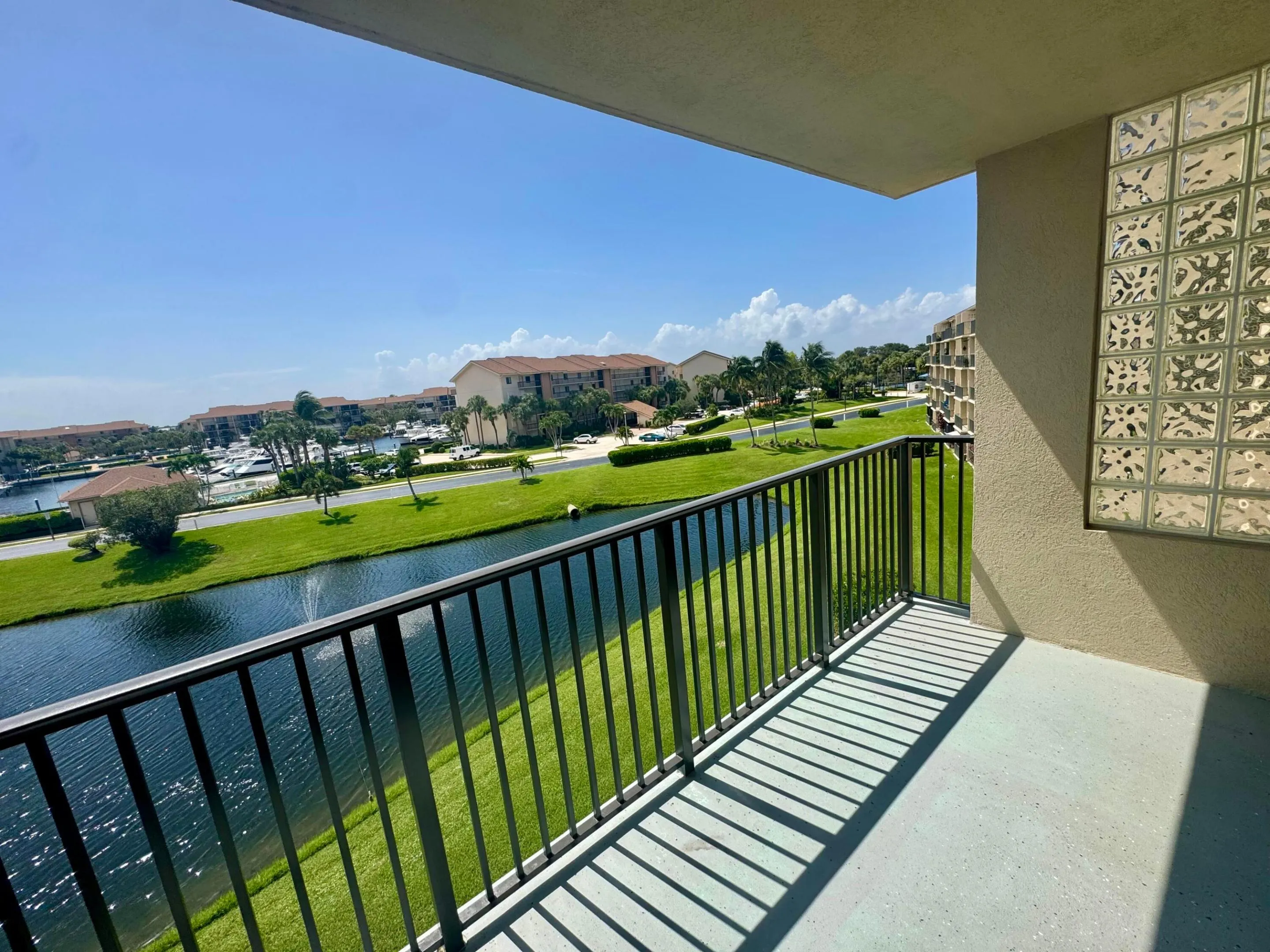 601 SEAFARER Circle #405