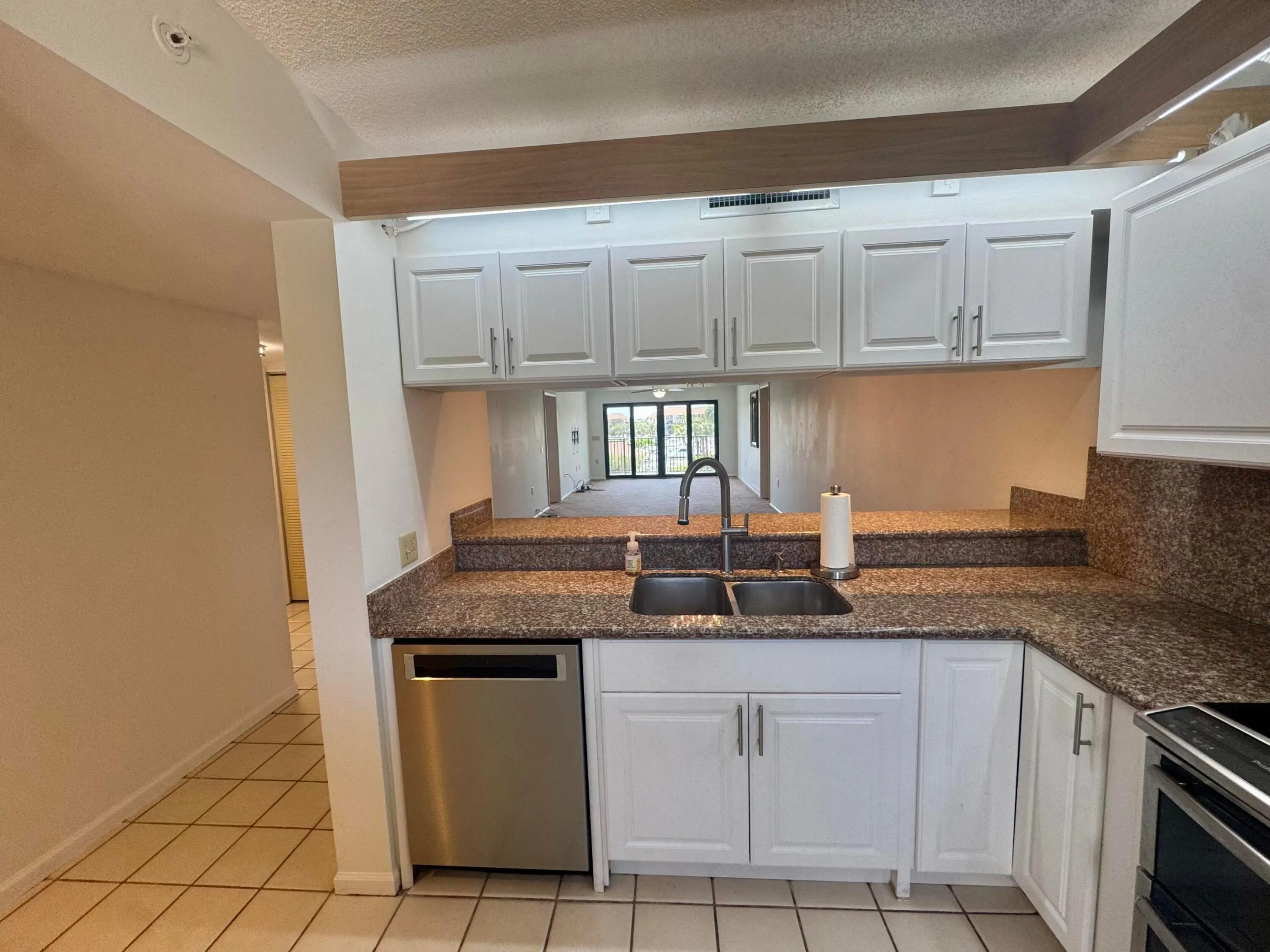 601 SEAFARER Circle #405