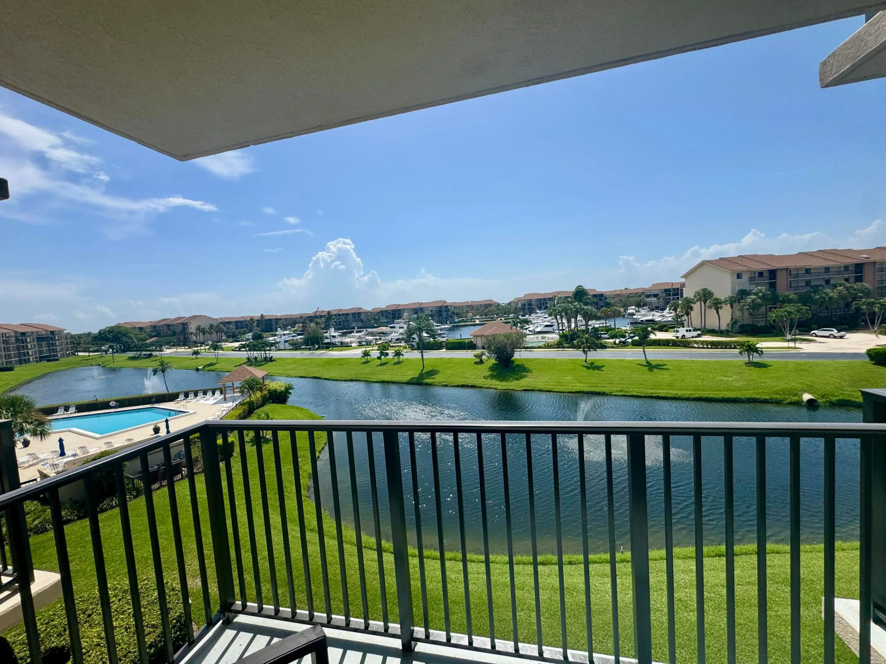 601 SEAFARER Circle #405