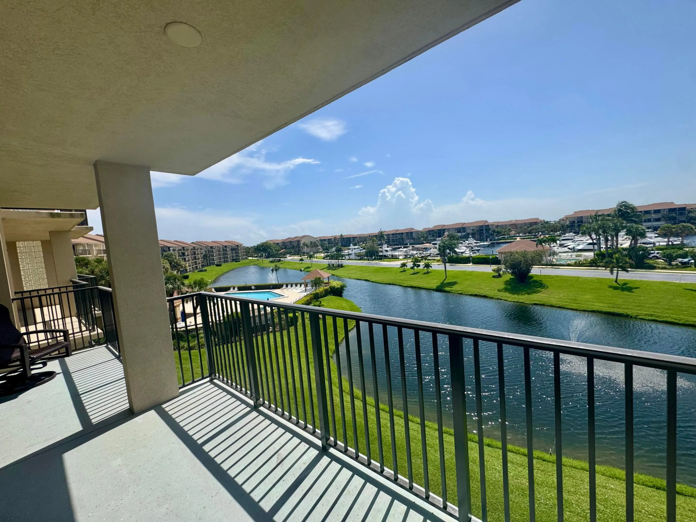601 SEAFARER Circle #405