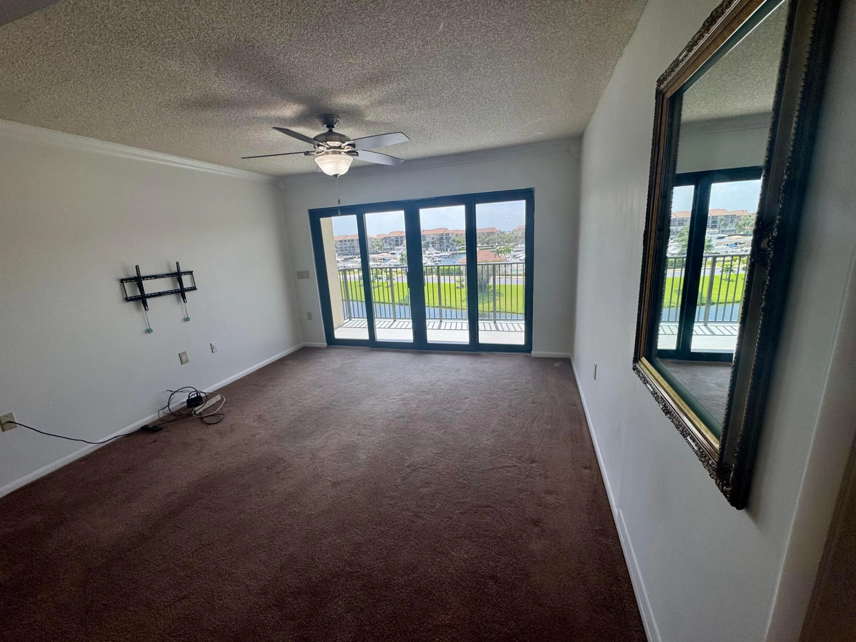 601 SEAFARER Circle #405