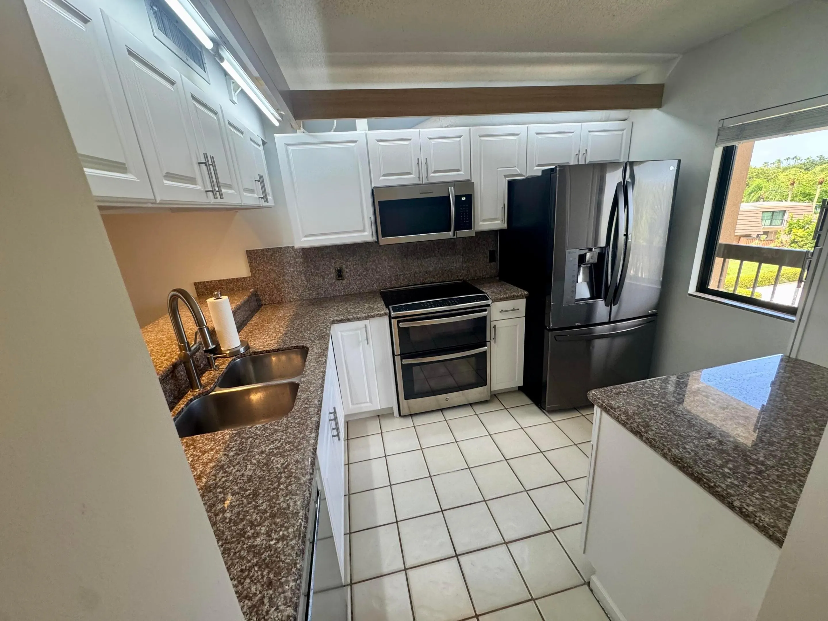 601 SEAFARER Circle #405