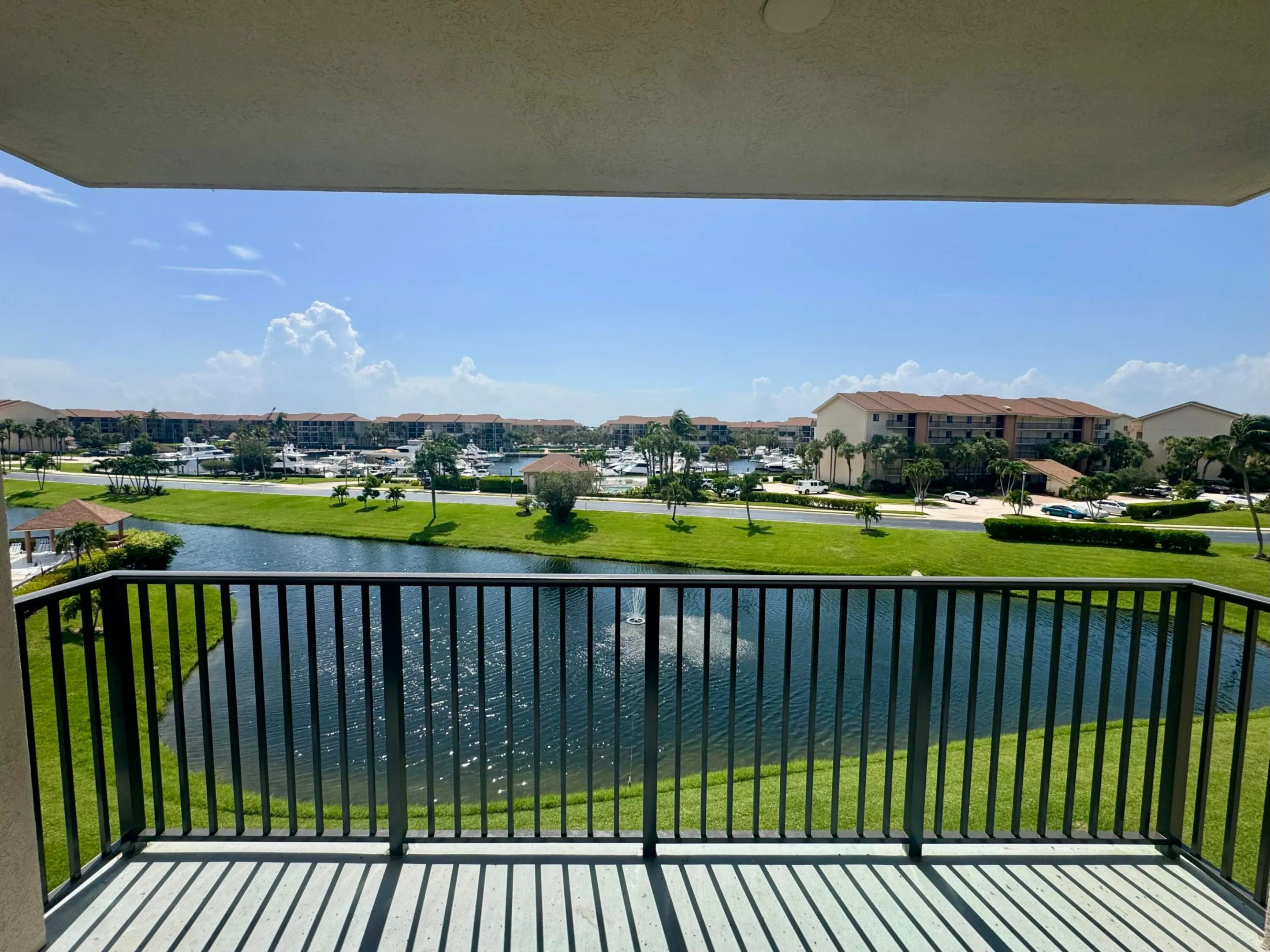601 SEAFARER Circle #405