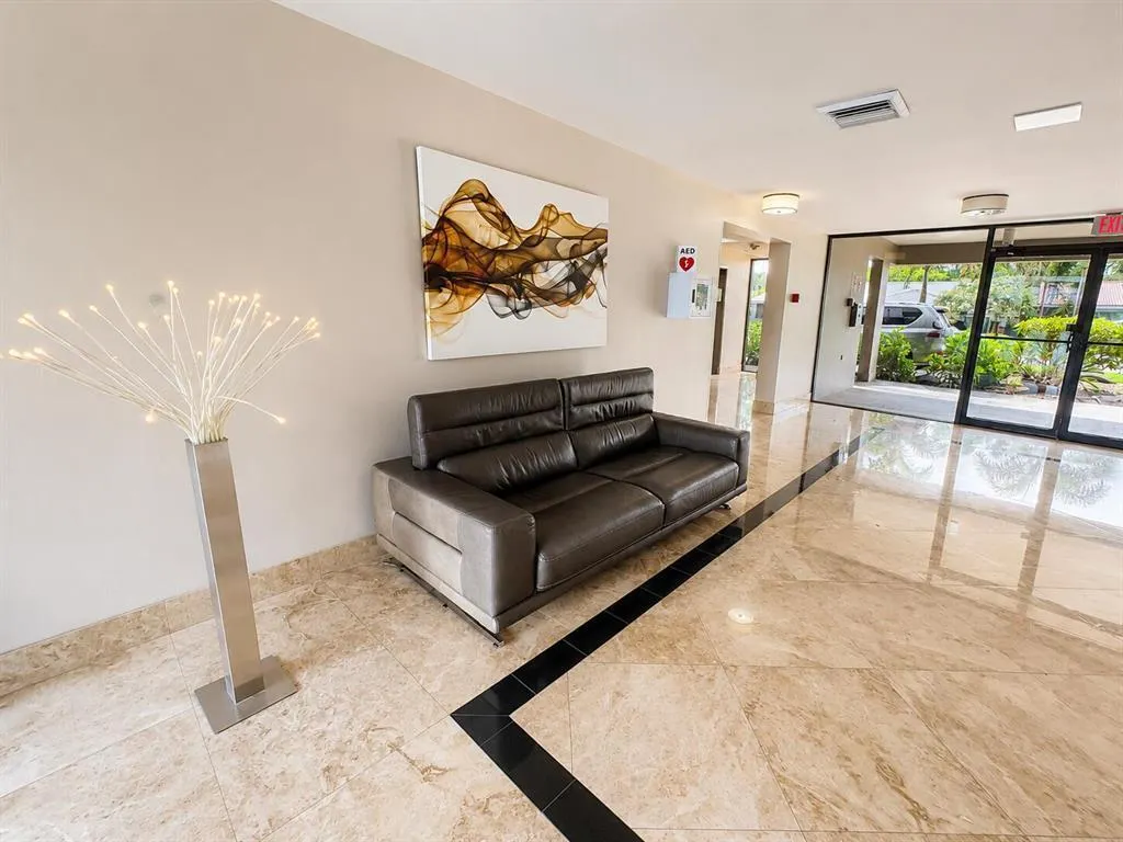 4800 BAYVIEW Drive #306