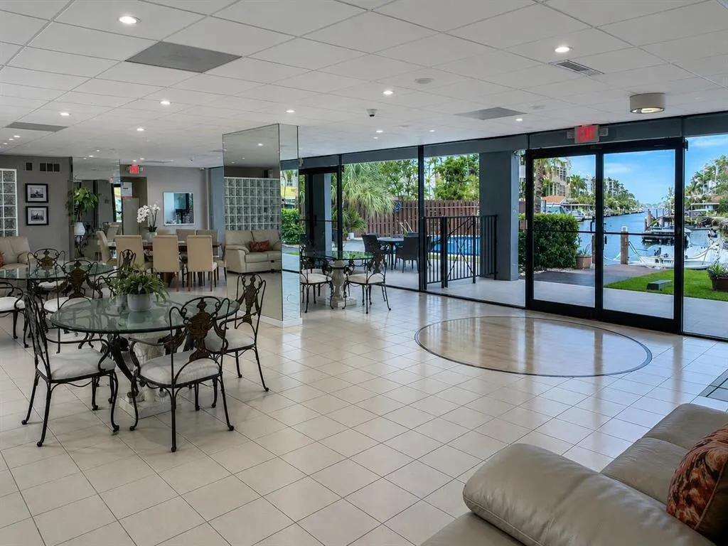 4800 BAYVIEW Drive #306