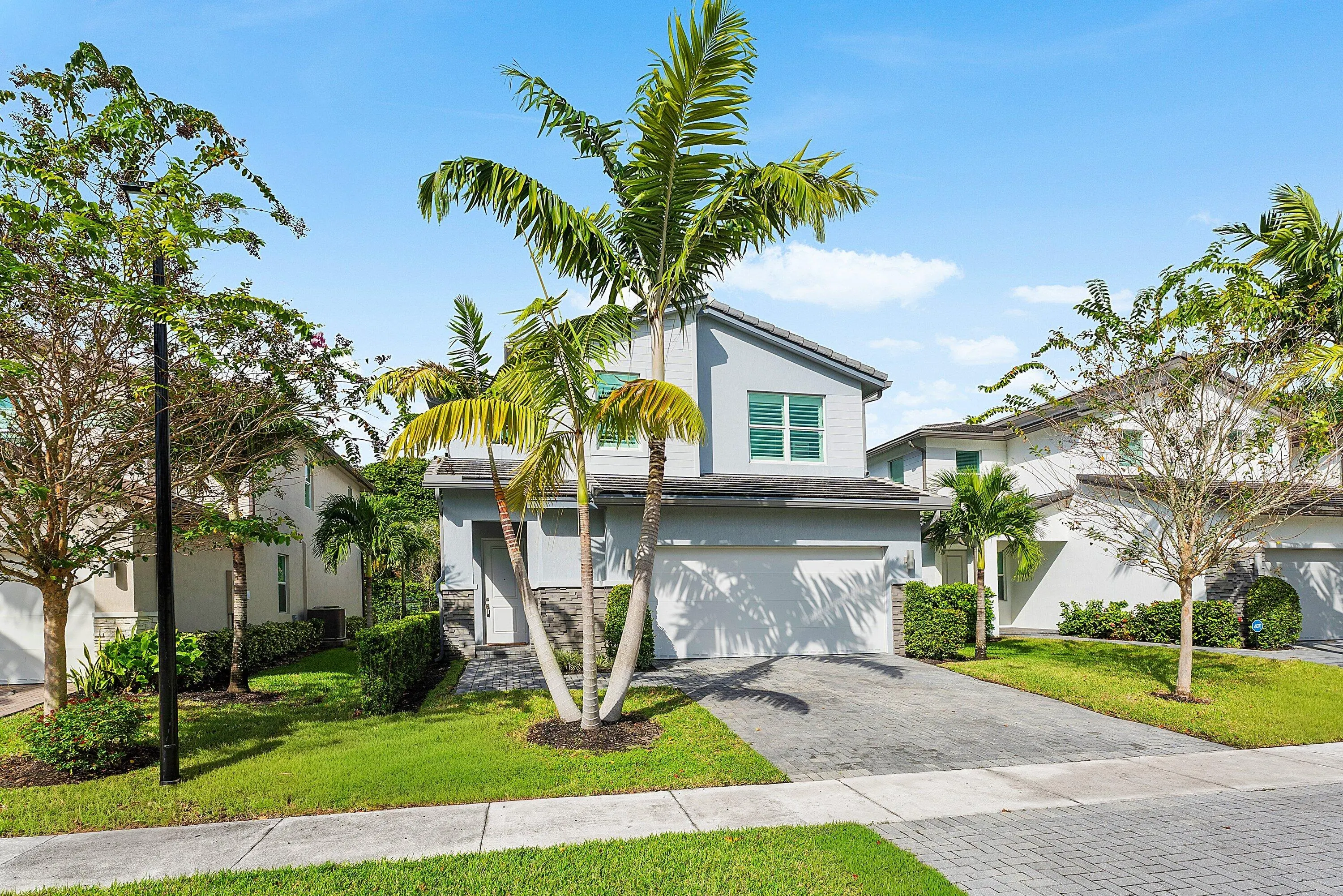 2661 Country Lake Trail