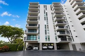 4800 Bayview Drive #306