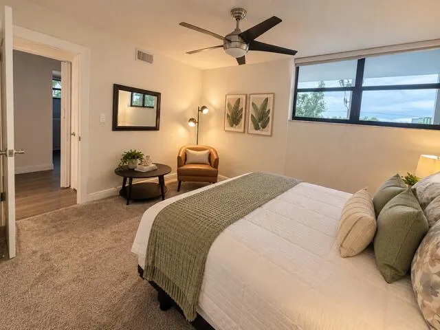 4800 Bayview Drive #306