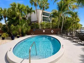 4800 Bayview Drive #306
