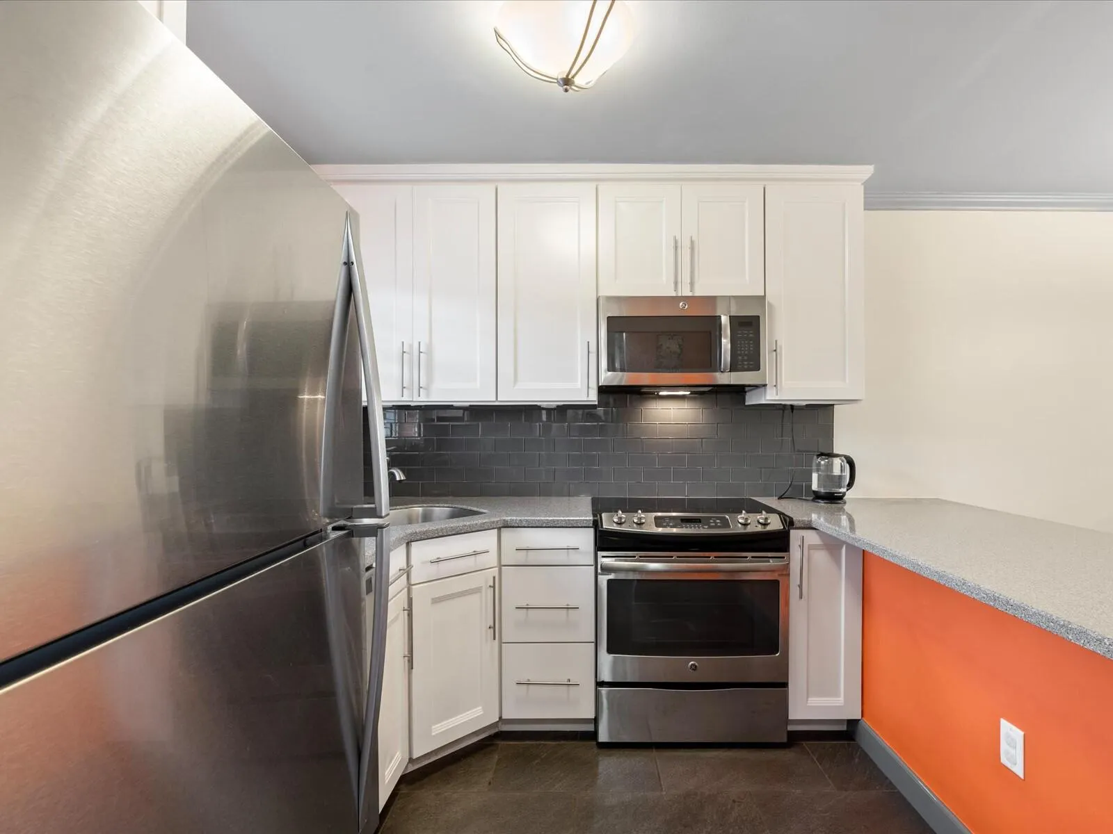 2998 E SUNRISE LAKES Drive E #110