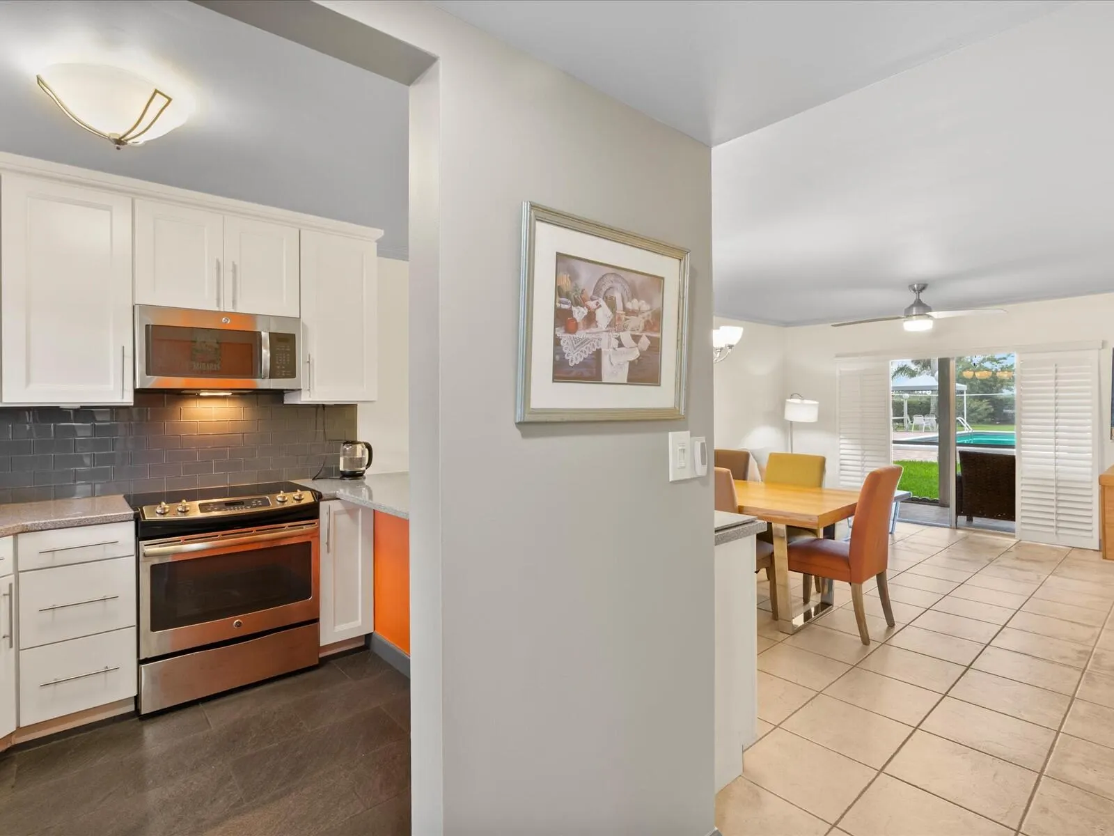 2998 E SUNRISE LAKES Drive E #110
