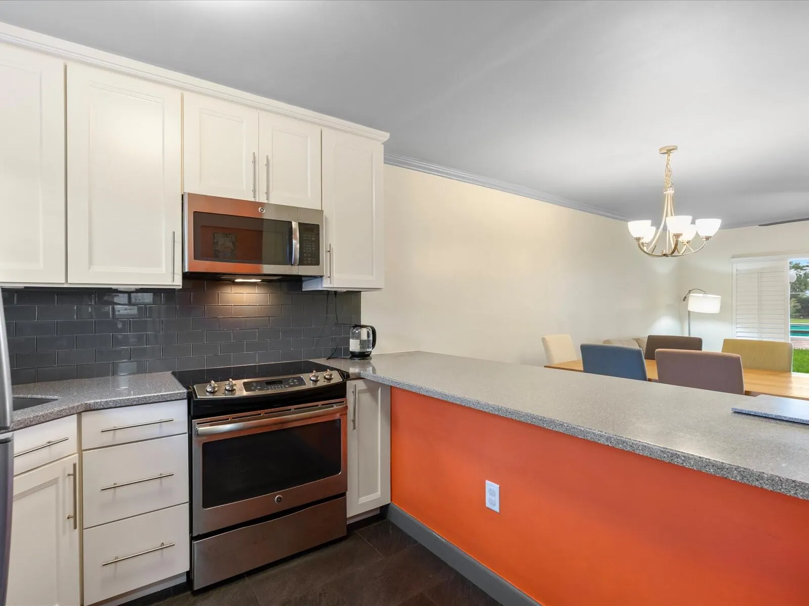 2998 E SUNRISE LAKES Drive E #110