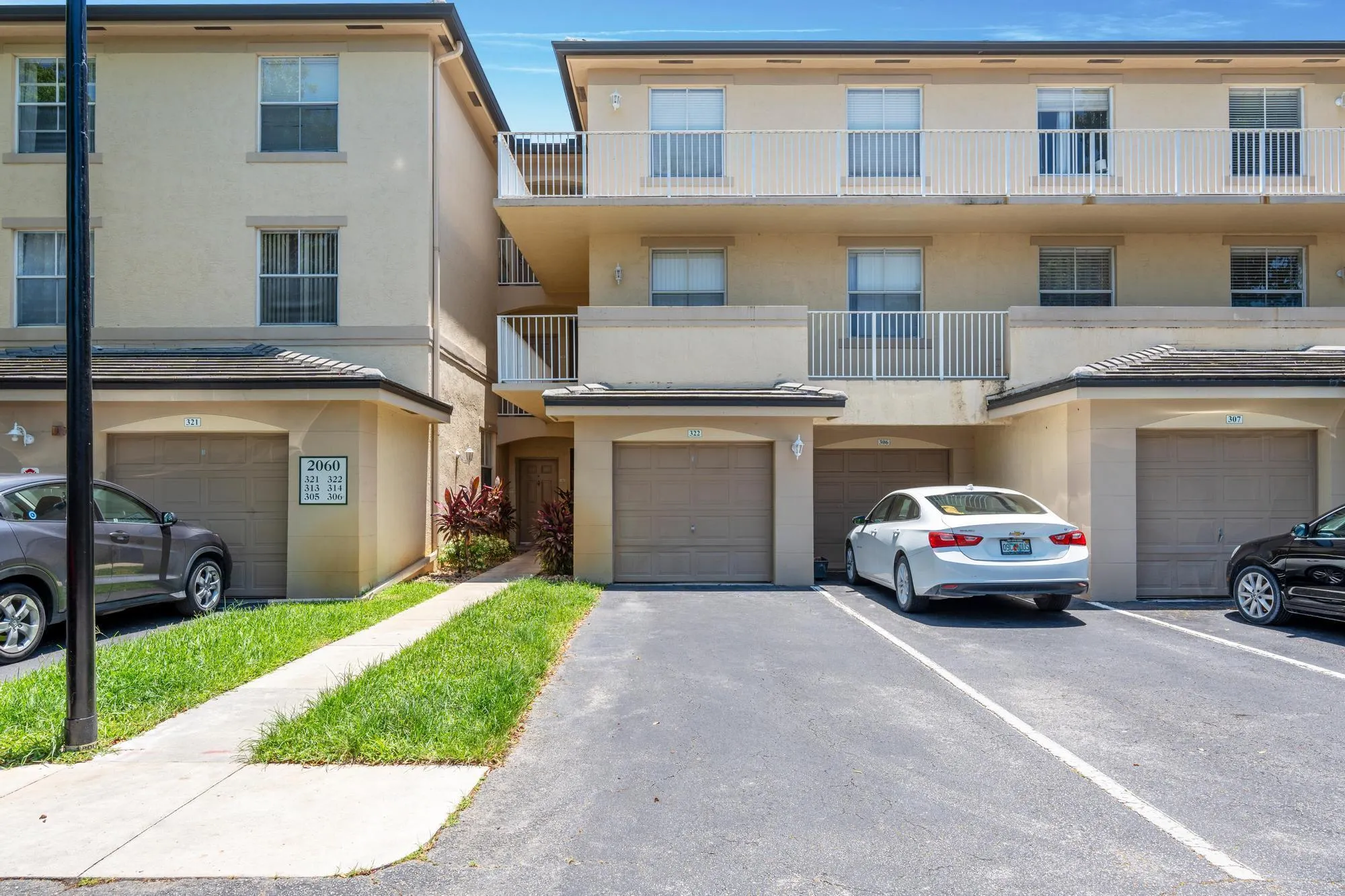 2060 GREENVIEW SHORES Boulevard #322