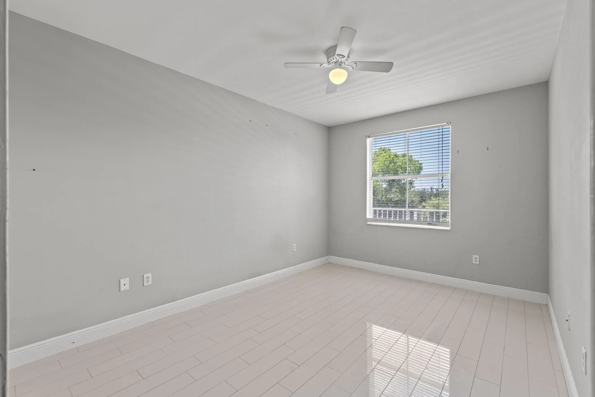 2060 GREENVIEW SHORES Boulevard #322