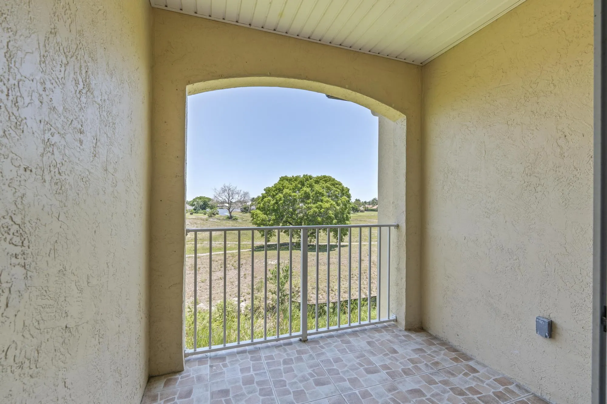 2060 GREENVIEW SHORES Boulevard #322