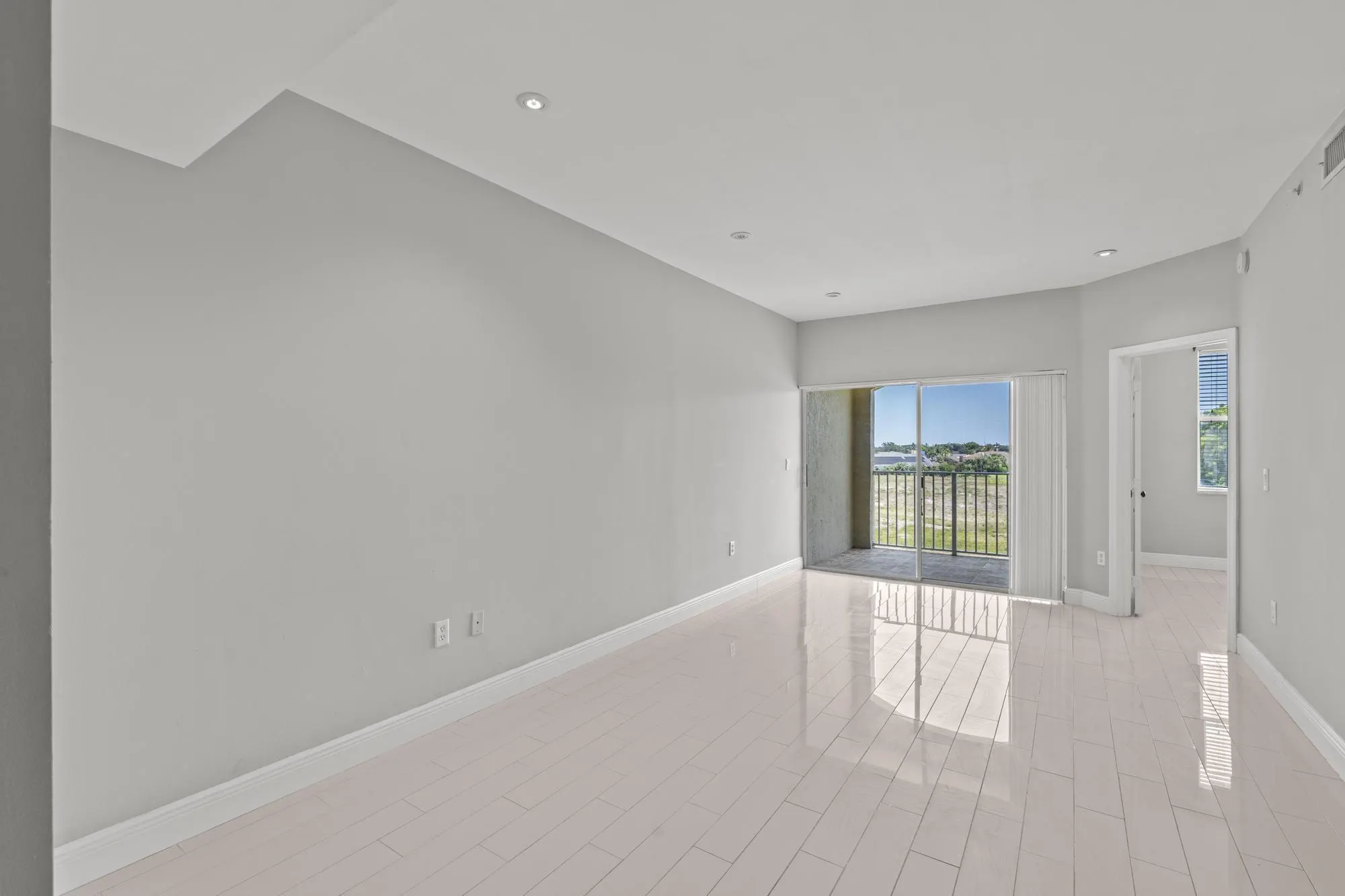 2060 GREENVIEW SHORES Boulevard #322