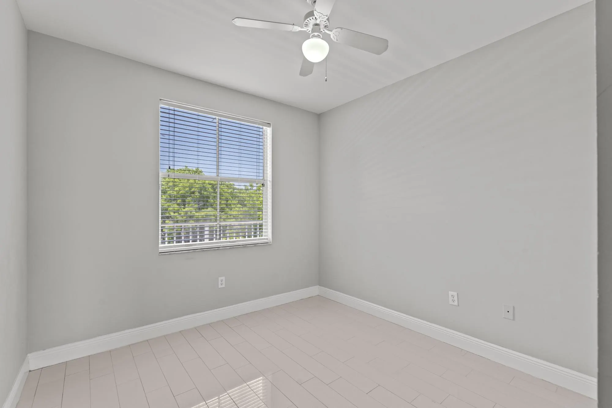 2060 GREENVIEW SHORES Boulevard #322