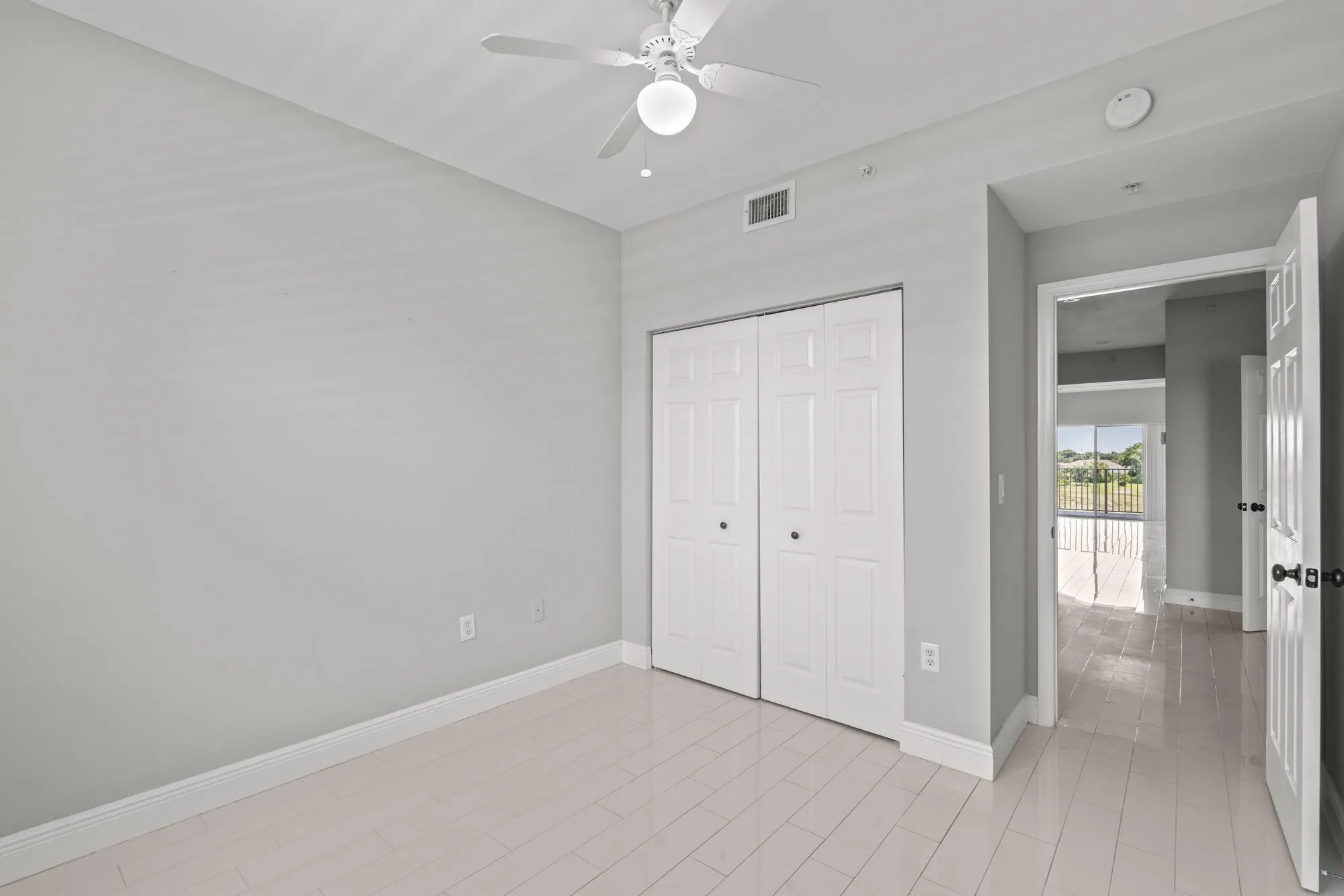 2060 GREENVIEW SHORES Boulevard #322