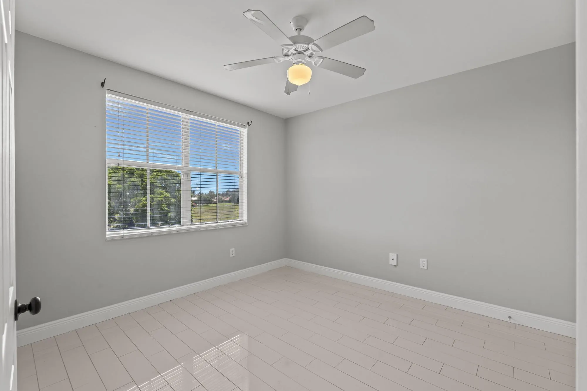 2060 GREENVIEW SHORES Boulevard #322