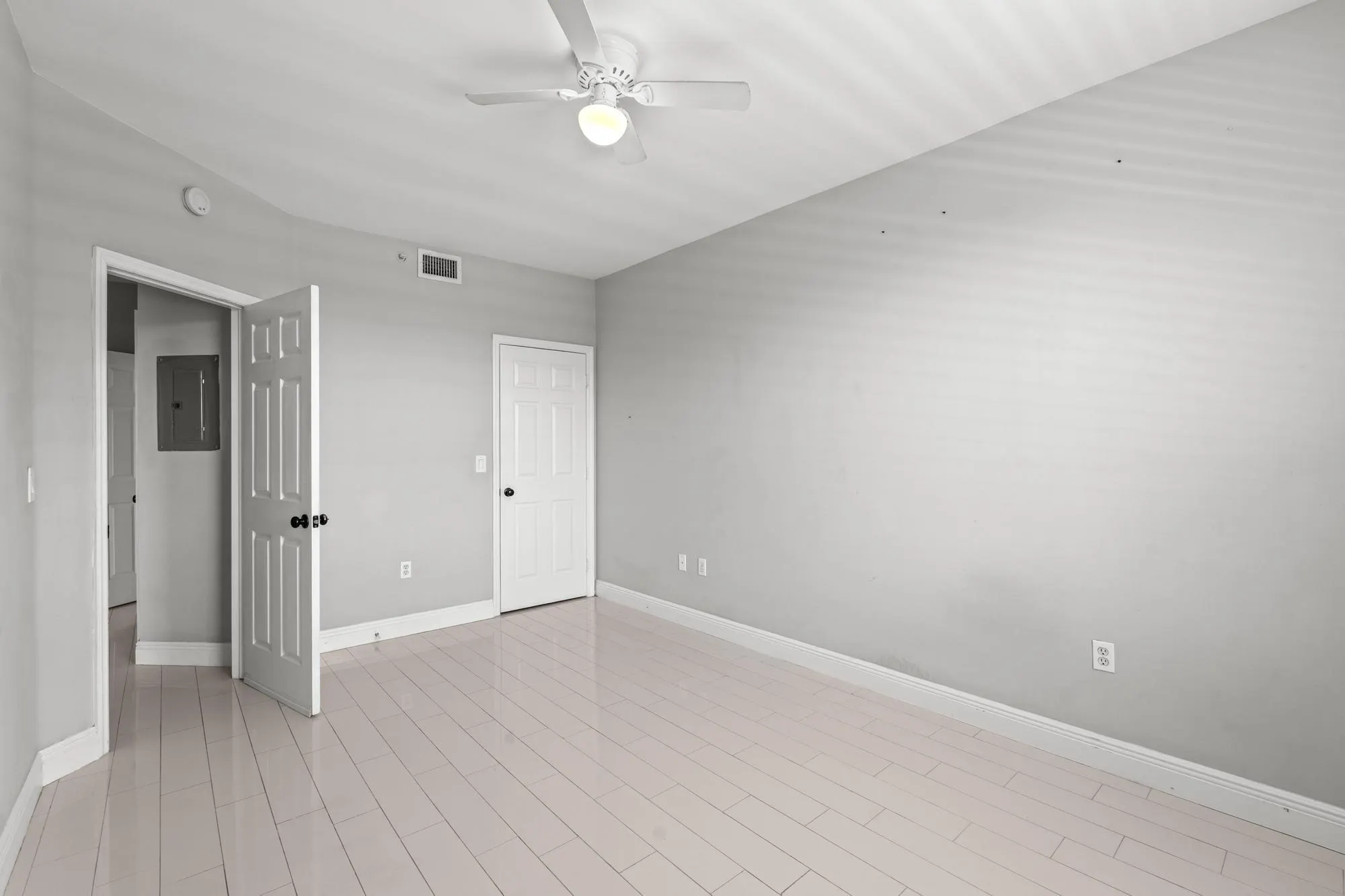 2060 GREENVIEW SHORES Boulevard #322
