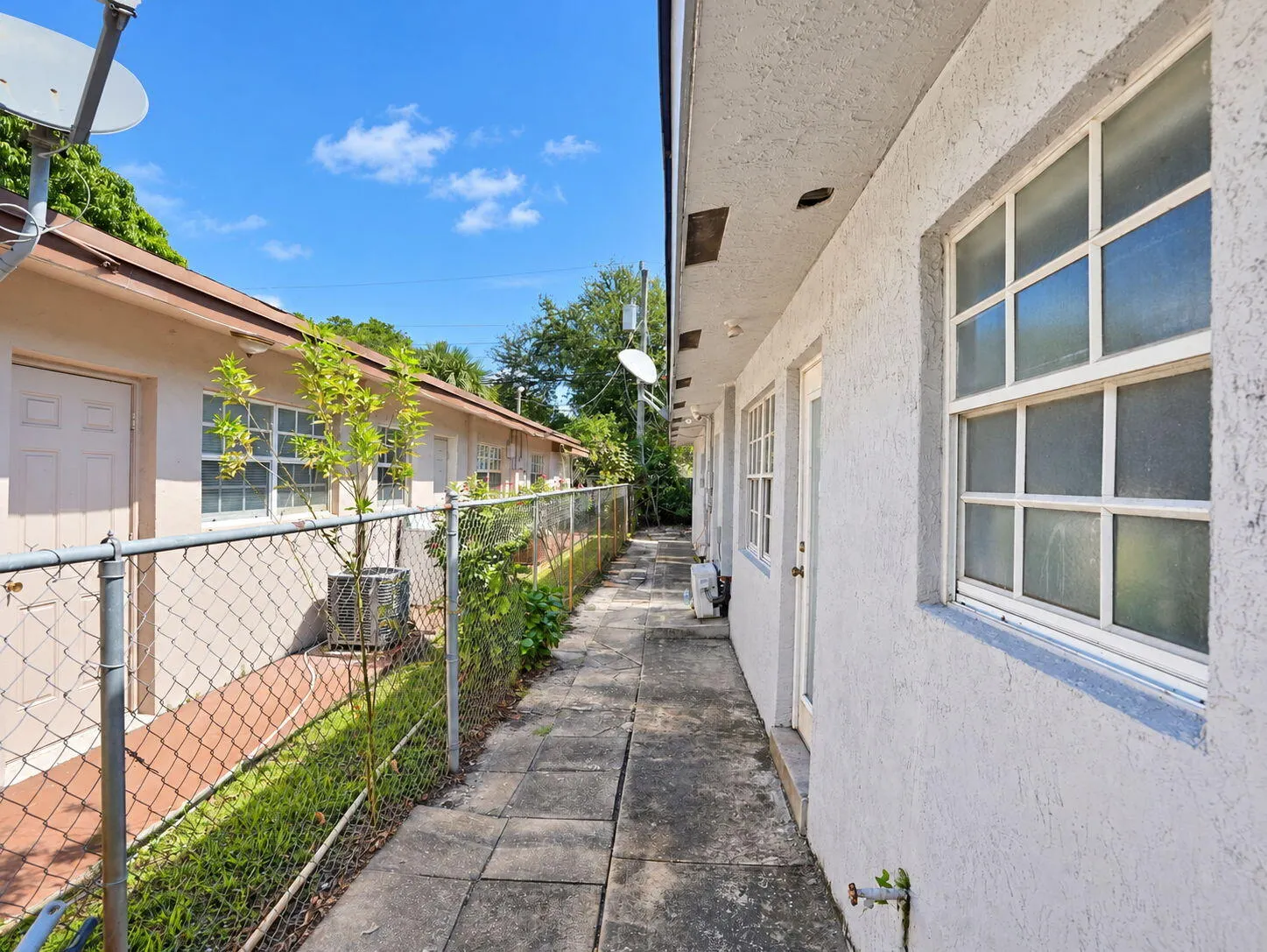 904 NE 10TH Avenue
