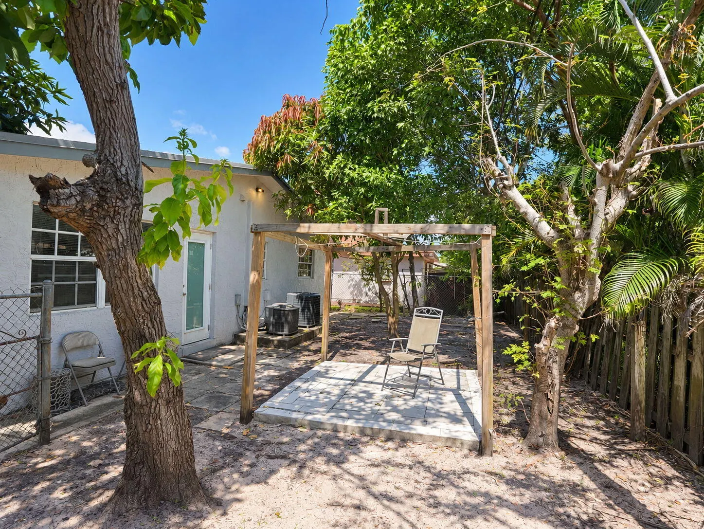 904 NE 10TH Avenue