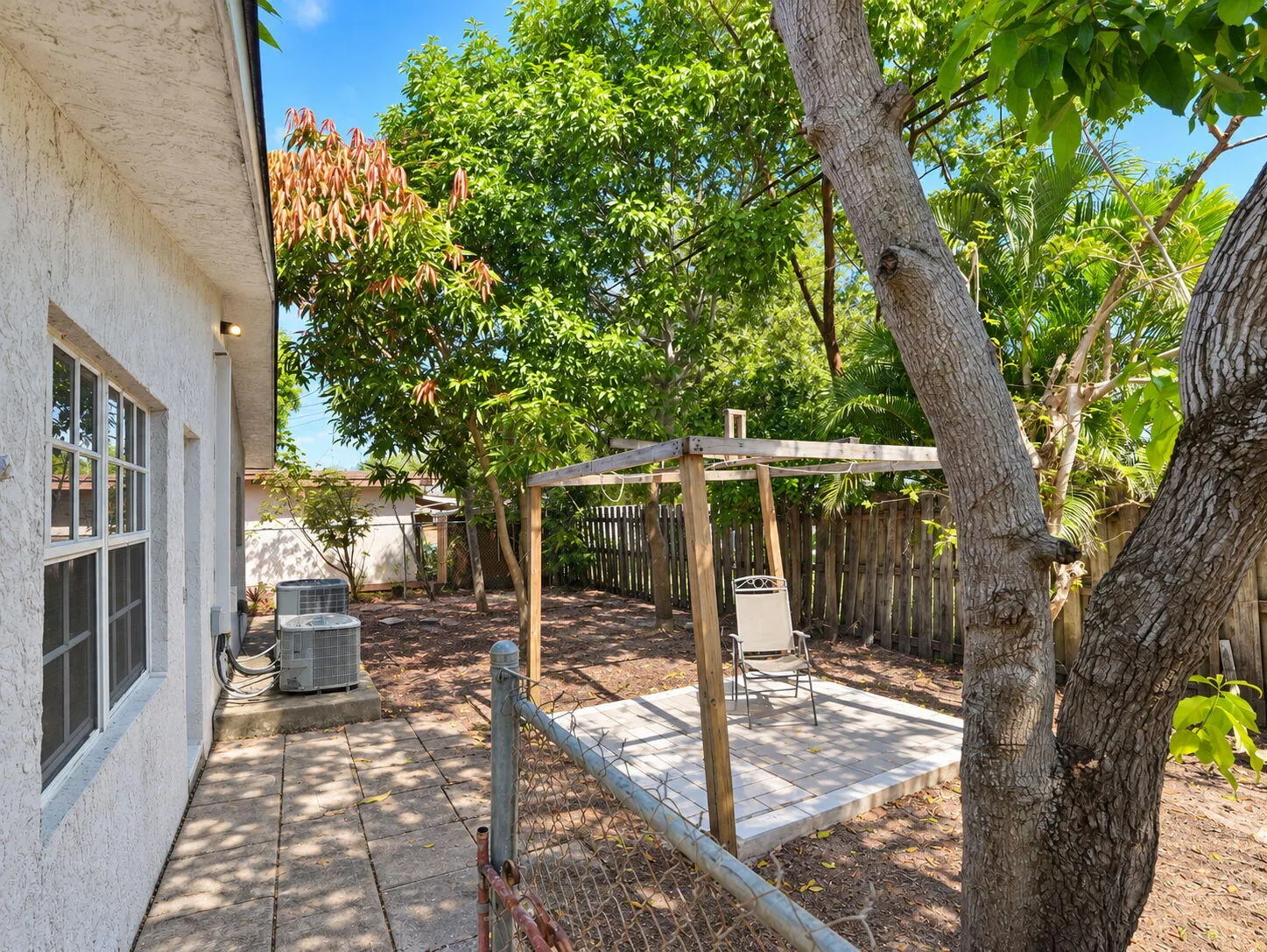 904 NE 10TH Avenue