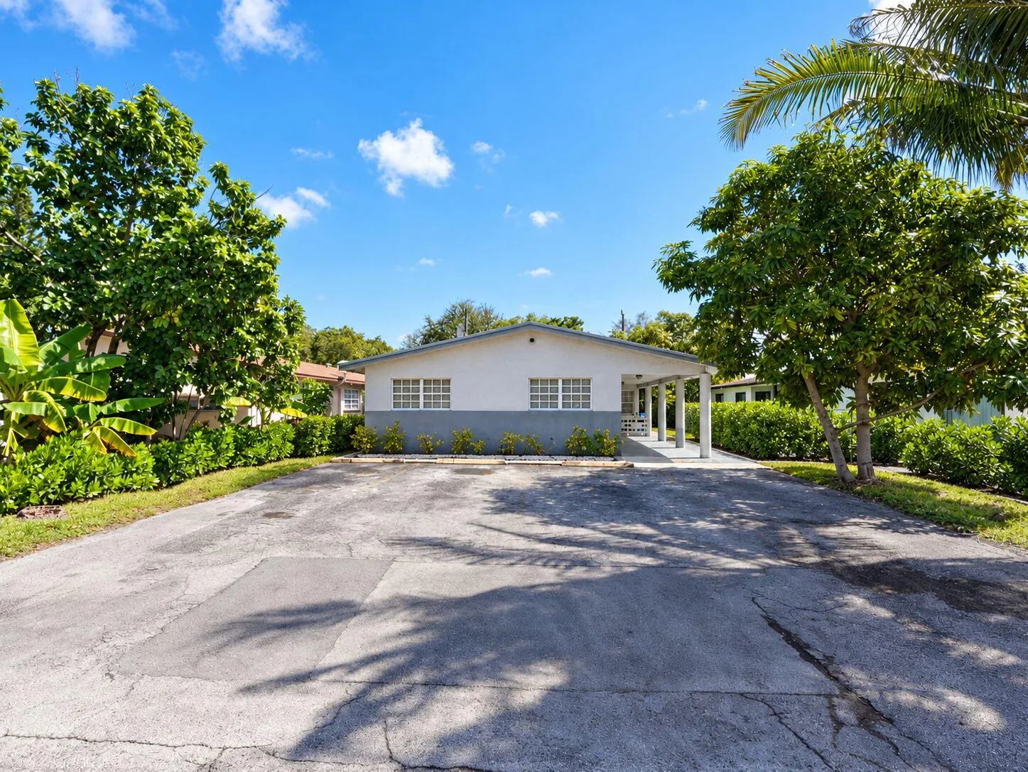 904 NE 10TH Avenue