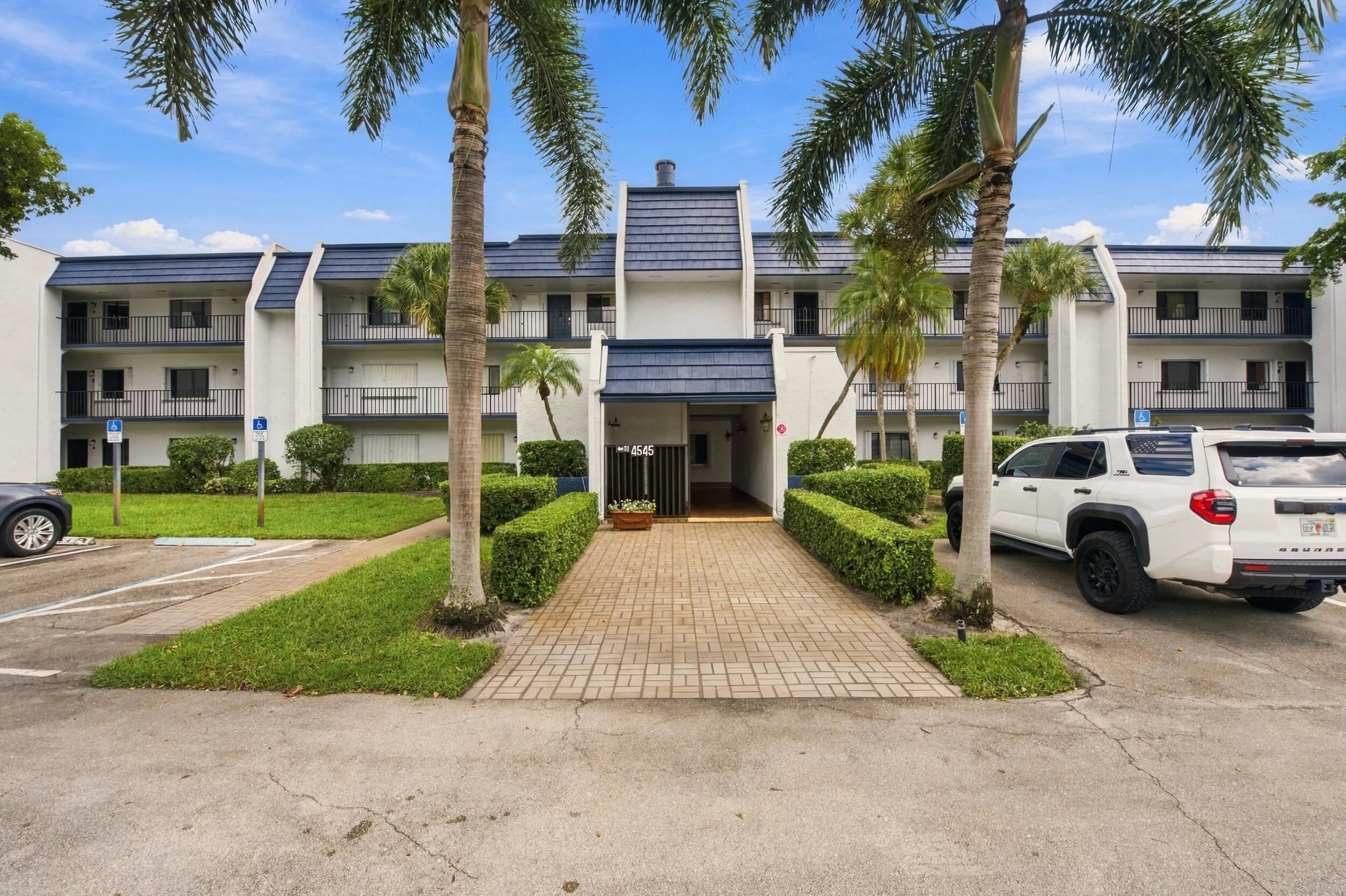 4545 LUXEMBURG Court #303