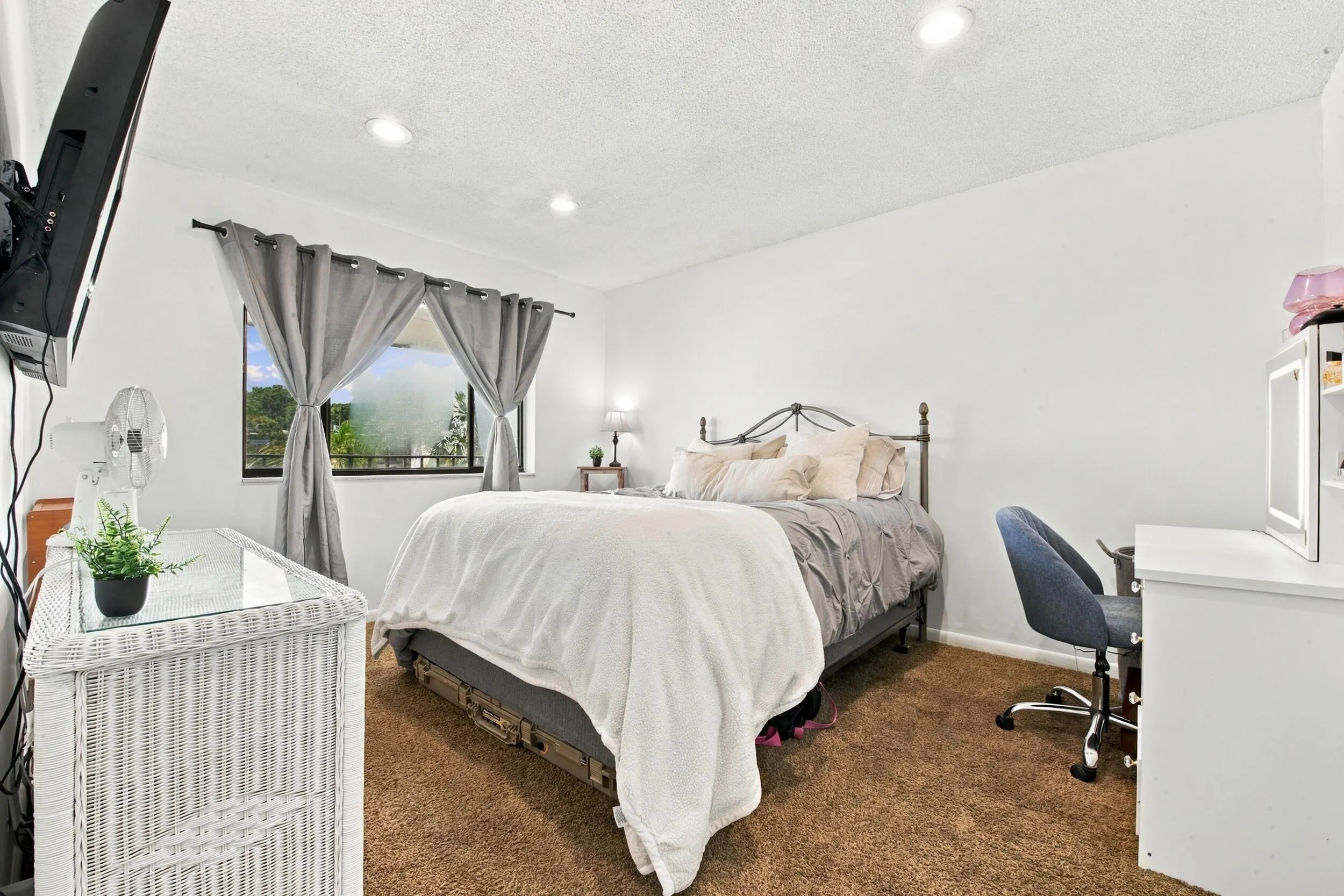 4545 LUXEMBURG Court #303