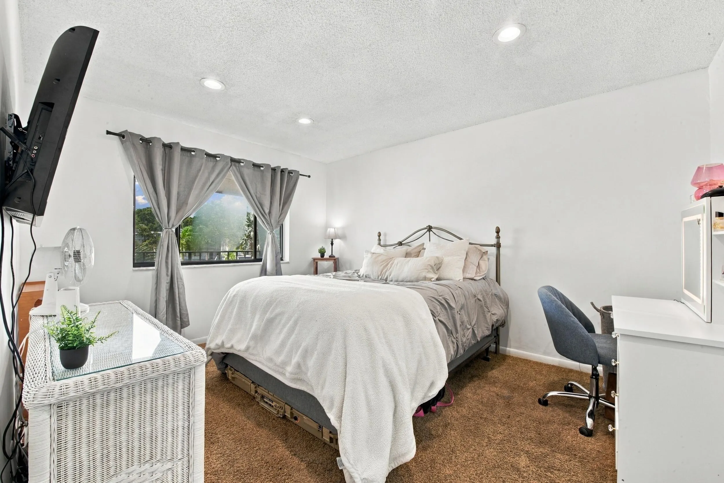 4545 LUXEMBURG Court #303