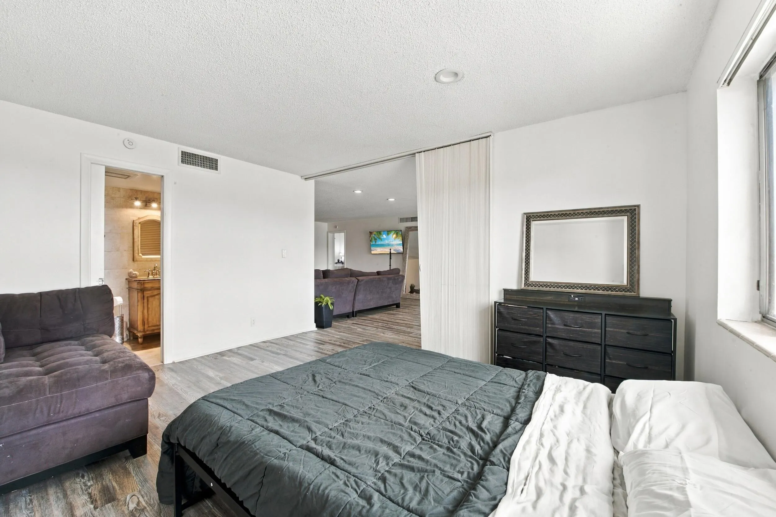 4545 LUXEMBURG Court #303