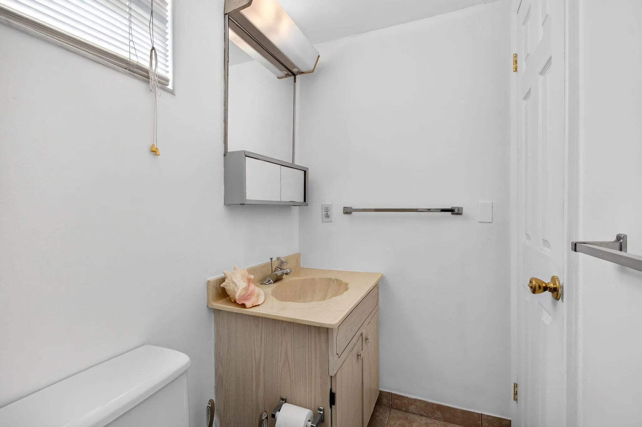 2703 Peer Lane