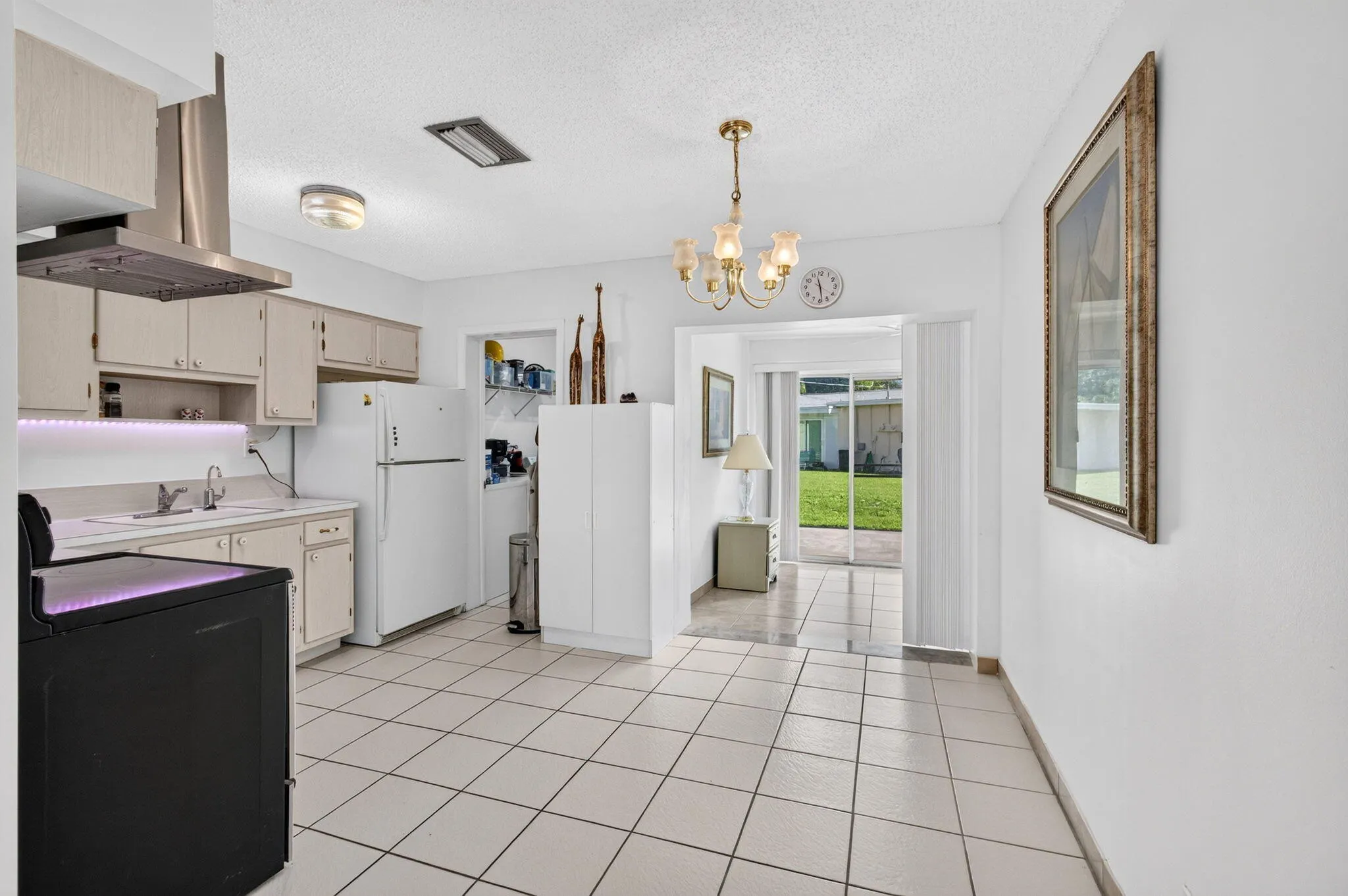 2703 Peer Lane