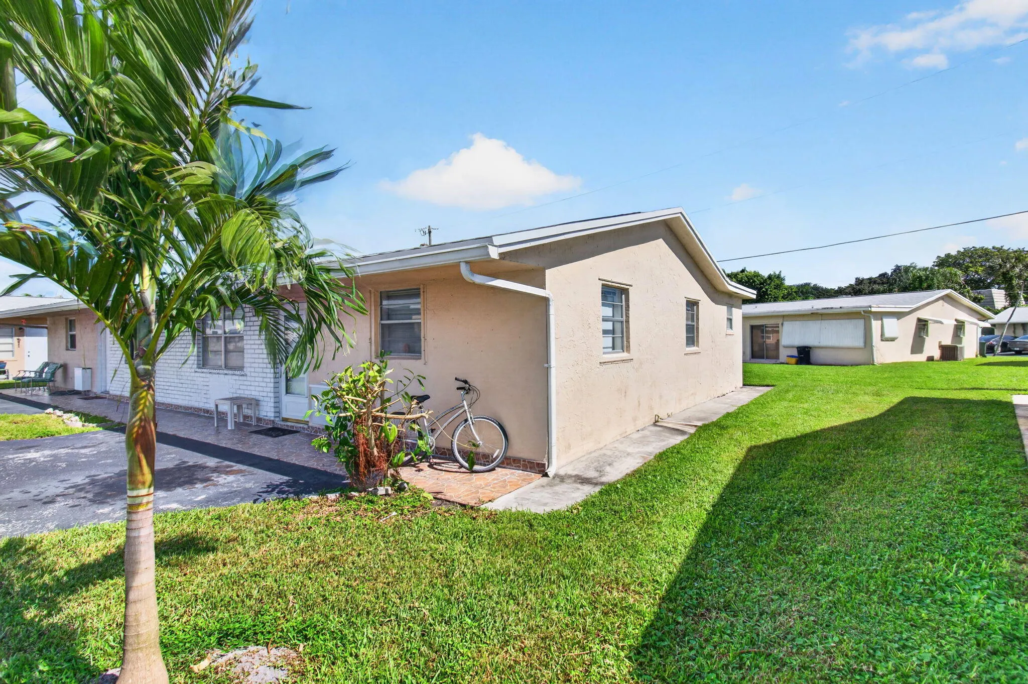 2703 Peer Lane