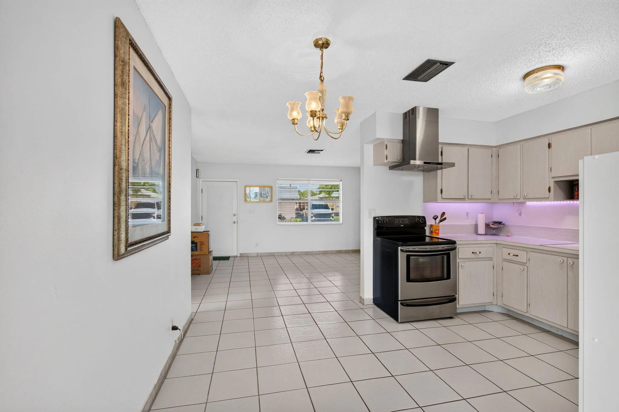 2703 Peer Lane